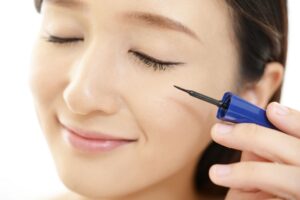 垂れまぶた　改善